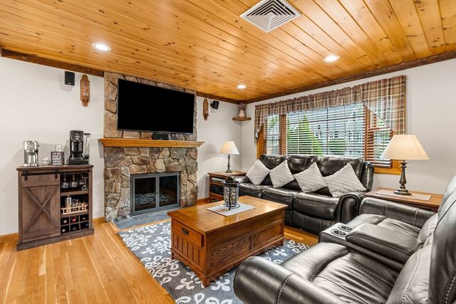 37 Home Street, Peabody, MA 01960