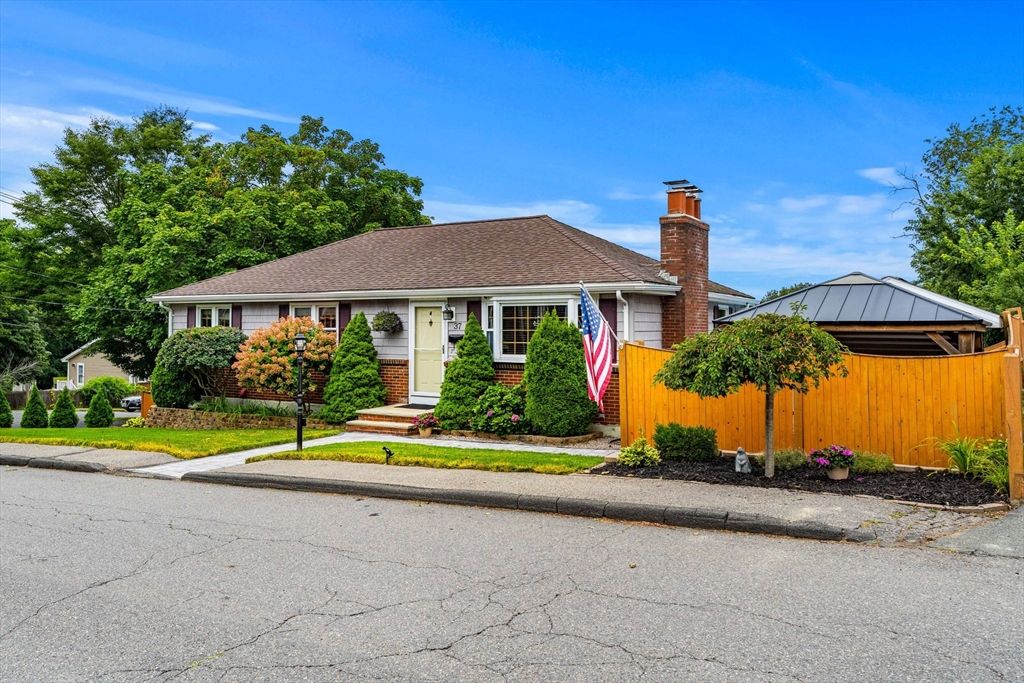 37 Home Street, Peabody, MA 01960