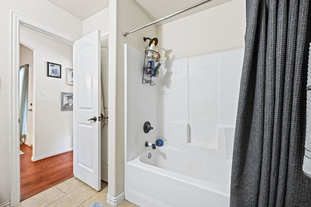 260 Marina Drive, Azle, TX 76020