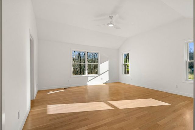 17 Lily Lane, Londonderry, NH 03053