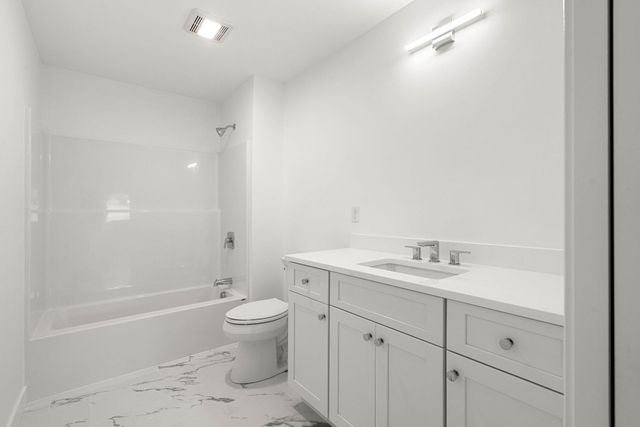 17 Lily Lane, Londonderry, NH 03053