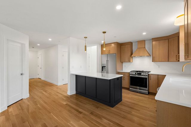 17 Lily Lane, Londonderry, NH 03053