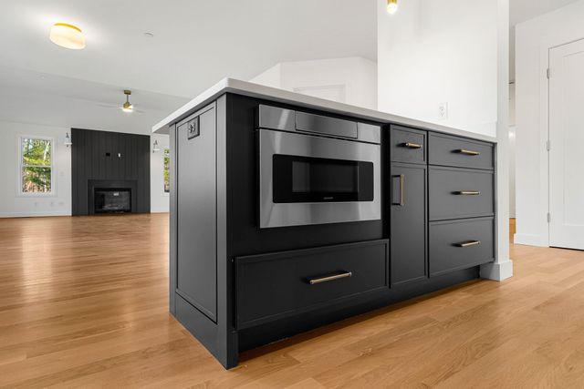 17 Lily Lane, Londonderry, NH 03053