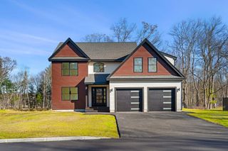 17 Lily Lane, Londonderry, NH 03053