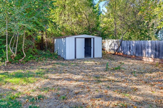 130 Sharon Drive, Phoenix, OR 97535