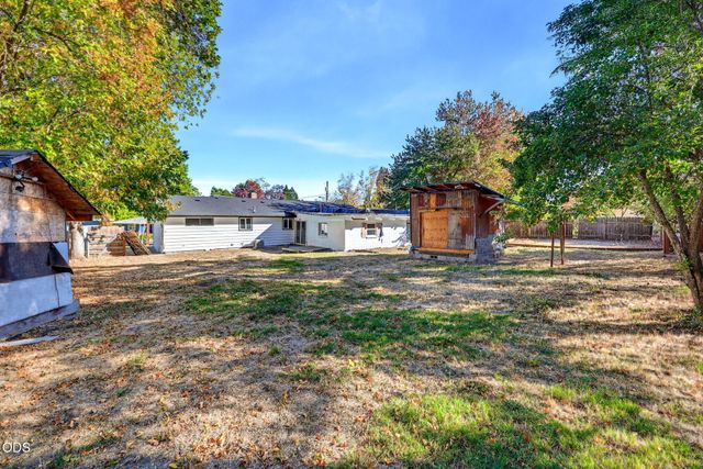 130 Sharon Drive, Phoenix, OR 97535