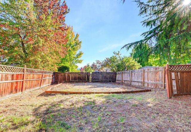 130 Sharon Drive, Phoenix, OR 97535