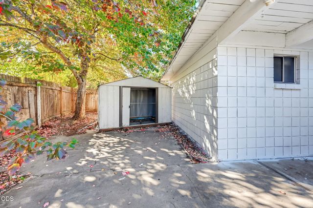 130 Sharon Drive, Phoenix, OR 97535