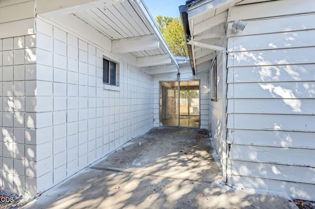 130 Sharon Drive, Phoenix, OR 97535