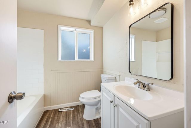130 Sharon Drive, Phoenix, OR 97535