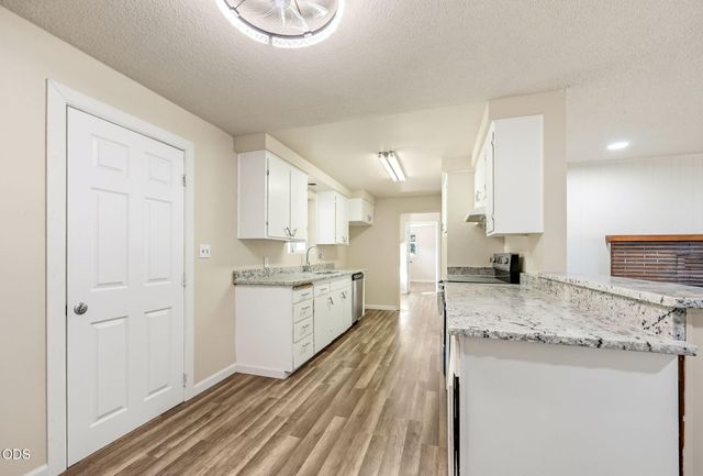 130 Sharon Drive, Phoenix, OR 97535