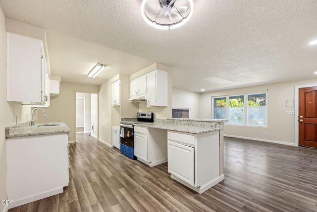 130 Sharon Drive, Phoenix, OR 97535