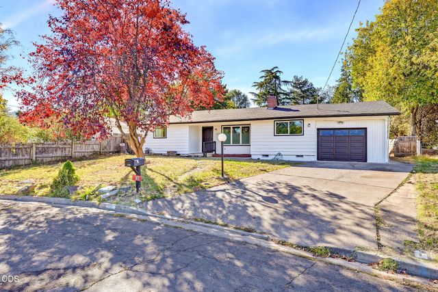 130 Sharon Drive, Phoenix, OR 97535