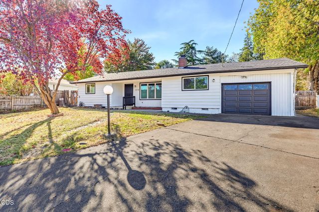 130 Sharon Drive, Phoenix, OR 97535