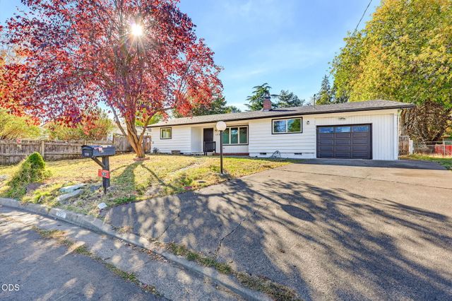 130 Sharon Drive, Phoenix, OR 97535