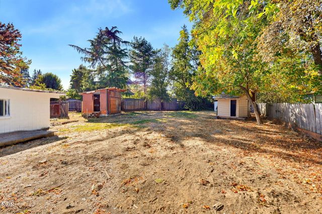 130 Sharon Drive, Phoenix, OR 97535