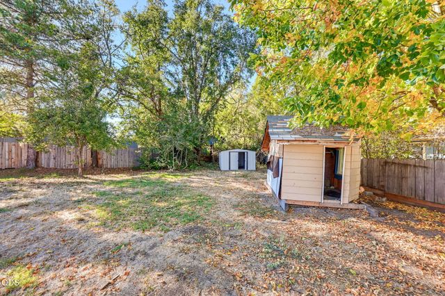 130 Sharon Drive, Phoenix, OR 97535