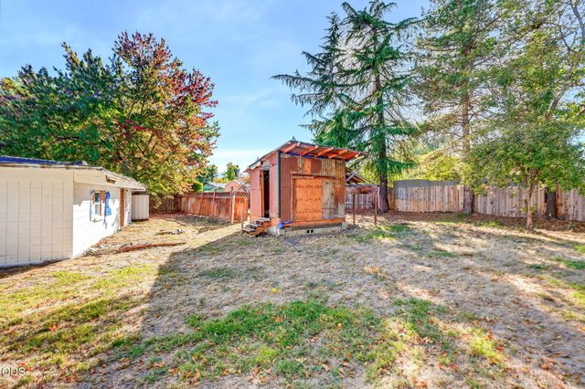 130 Sharon Drive, Phoenix, OR 97535