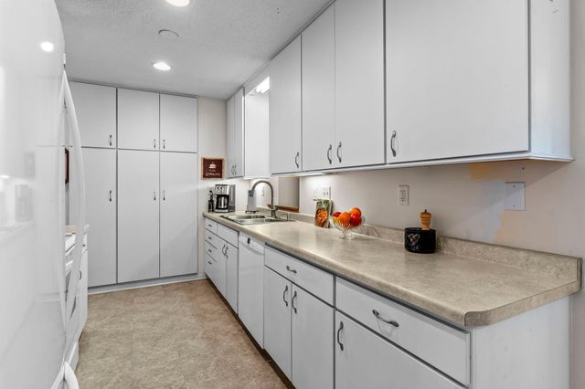 8425 Kell Avenue S, Bloomington, MN 55437