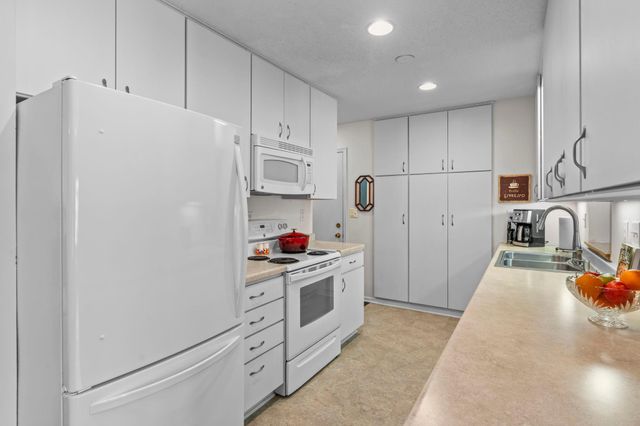 8425 Kell Avenue S, Bloomington, MN 55437