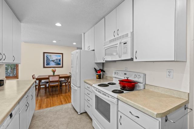 8425 Kell Avenue S, Bloomington, MN 55437