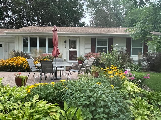 8425 Kell Avenue S, Bloomington, MN 55437