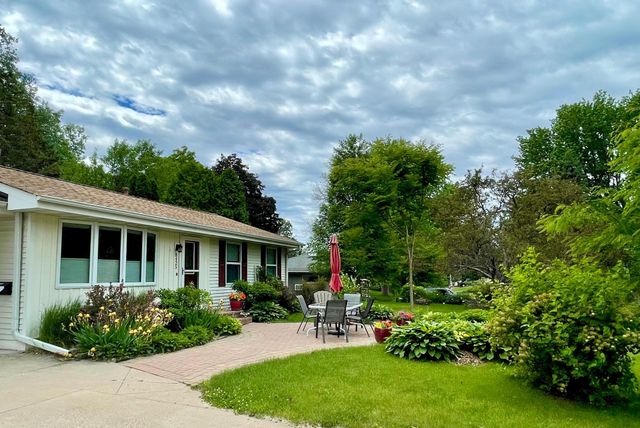 8425 Kell Avenue S, Bloomington, MN 55437