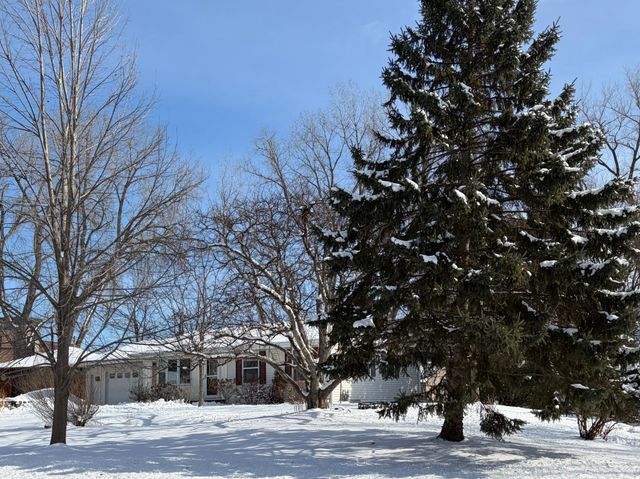 8425 Kell Avenue S, Bloomington, MN 55437