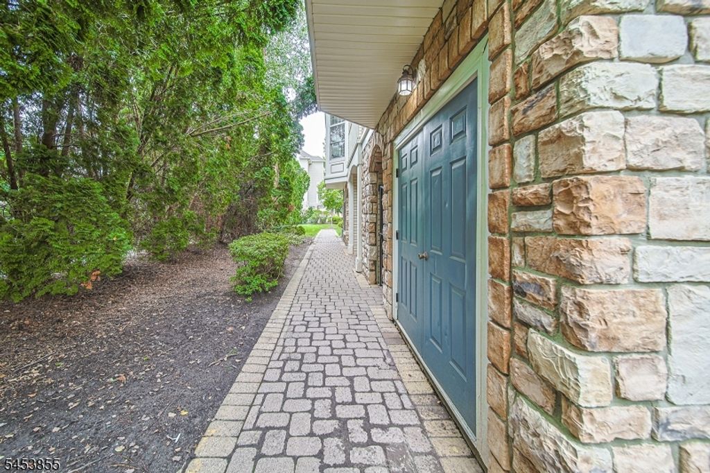 604 Turlington Ct 234, Livingston Twp., NJ 07039 — photo 3