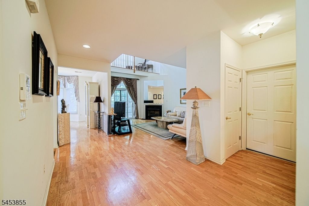 604 Turlington Ct 234, Livingston Twp., NJ 07039 — photo 5