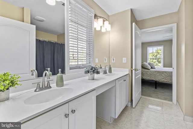 25785 FLYAWAY, Chantilly, VA 20152