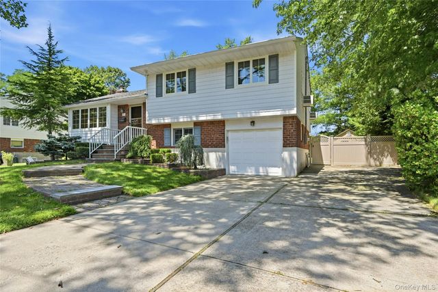 95 Miller Boulevard, Syosset, NY 11791