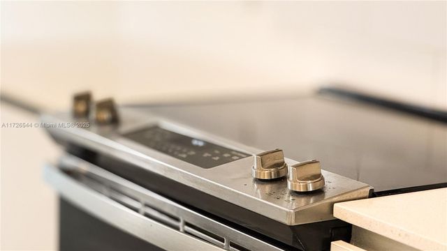 2555 NE 193rd St 2102, Miami, FL 33180