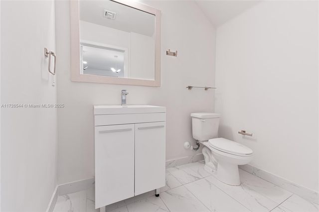 2555 NE 193rd St 2102, Miami, FL 33180