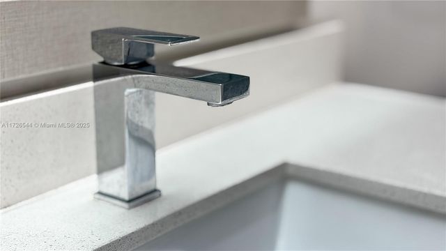 2555 NE 193rd St 2102, Miami, FL 33180