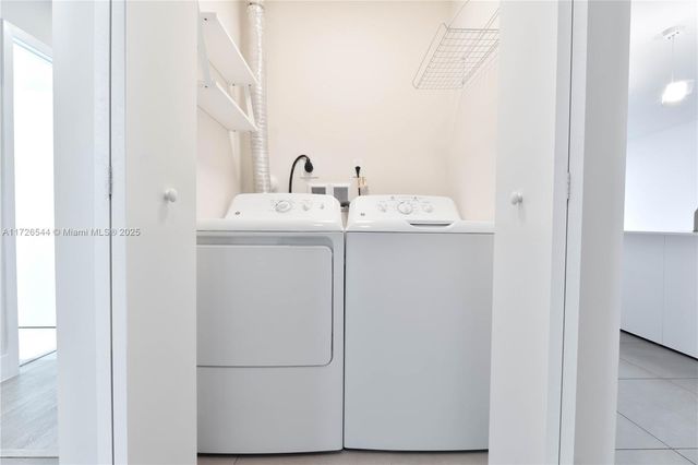 2555 NE 193rd St 2102, Miami, FL 33180