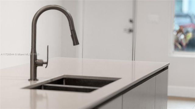 2555 NE 193rd St 2102, Miami, FL 33180