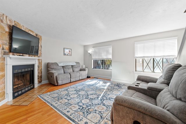 6 Winrow Drive, Merrimack, NH 03054