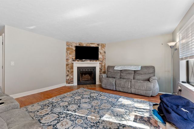 6 Winrow Drive, Merrimack, NH 03054
