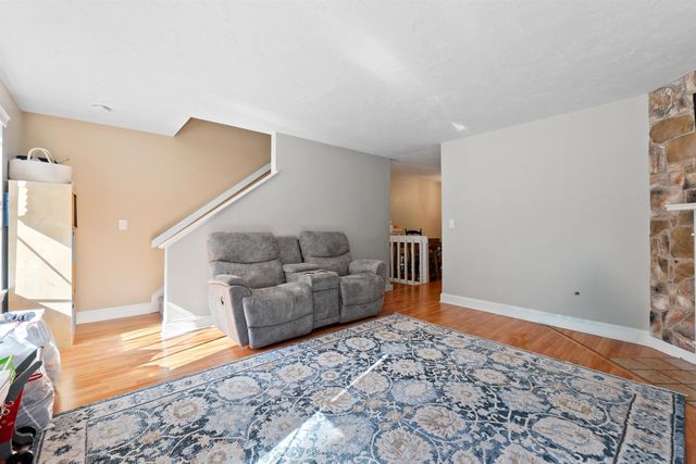6 Winrow Drive, Merrimack, NH 03054