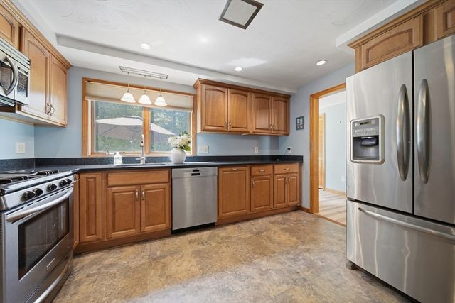 20 Wildes Rd, Chelmsford, MA 01824
