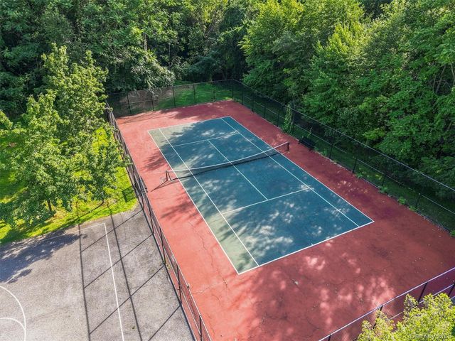 6 Avoncroft Lane, Middletown, NY 10940