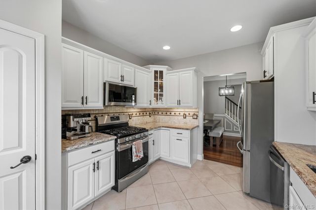 6 Avoncroft Lane, Middletown, NY 10940