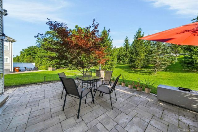 6 Avoncroft Lane, Middletown, NY 10940