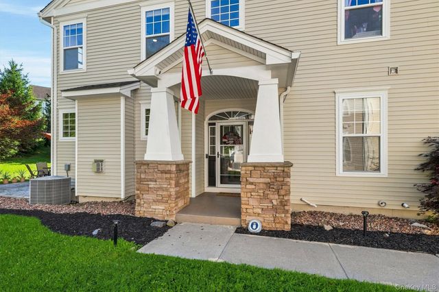 6 Avoncroft Lane, Middletown, NY 10940