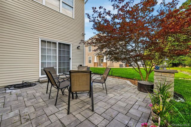 6 Avoncroft Lane, Middletown, NY 10940