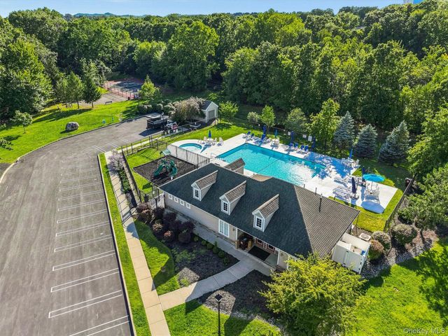 6 Avoncroft Lane, Middletown, NY 10940