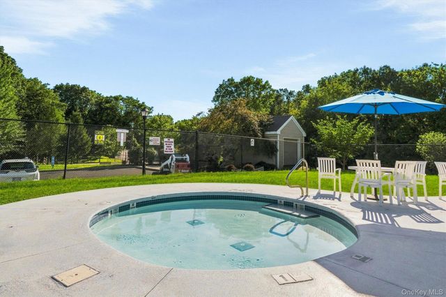 6 Avoncroft Lane, Middletown, NY 10940