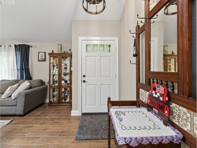 888 WILSON St, Woodburn, OR 97071