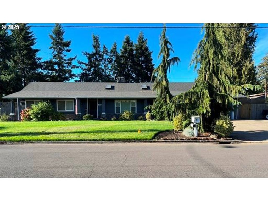 888 WILSON St, Woodburn, OR 97071